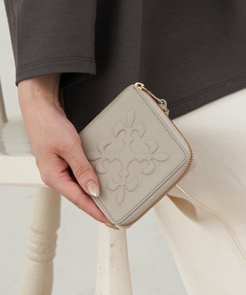 russet / ラシット 財布・コインケース・マネークリップ | エンボスモノグラムラウンドウォレット | 詳細10