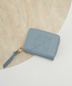 russet / ラシット 財布・コインケース・マネークリップ | エンボスモノグラム三つ折りウォレット