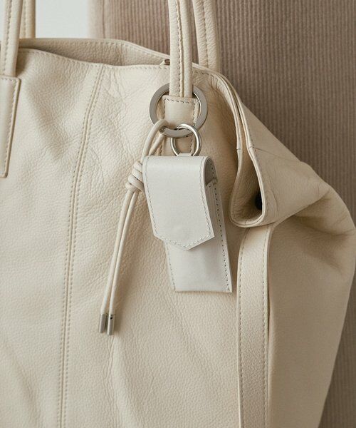 ムラ　ホリデーラッピング、チャーム付き リップポーチ付きレザーチャーム （キーホルダー・ストラップ