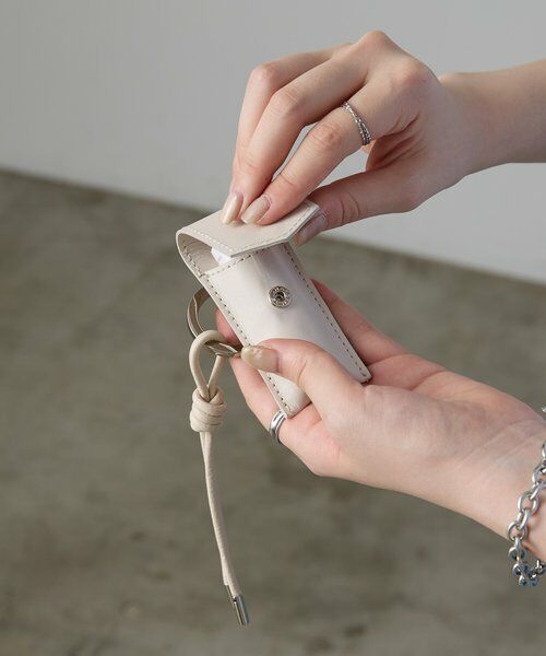 ダガーチャーム付き　レザーバッグ　ポーチ ダガーチャーム付き レザーバッグ ポーチ ダガーチャーム付き