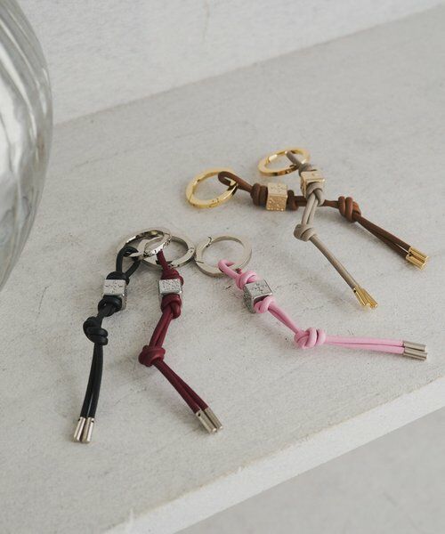 russet / ラシット キーホルダー・ストラップ | レザーコードバッグチャーム | 詳細1