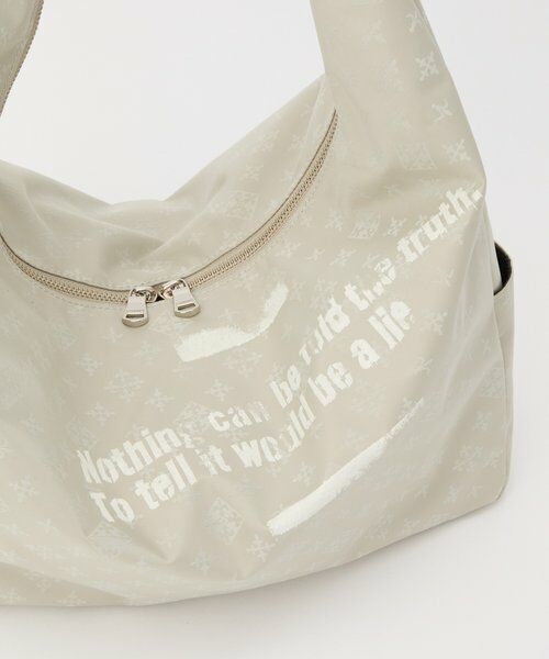 russet / ラシット ショルダーバッグ | ステンシル風プリント ナイロン2WAYショルダーバッグ | 詳細3