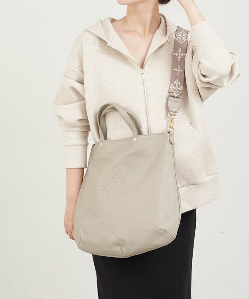 russet / ラシット トートバッグ | スリム2WAYトートバッグ <エンボスモノグラム> | 詳細24