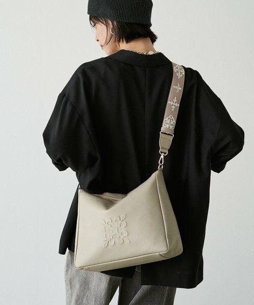 russet / ラシット ショルダーバッグ | エンボスモノグラム2WAYショルダーバッグ | 詳細25