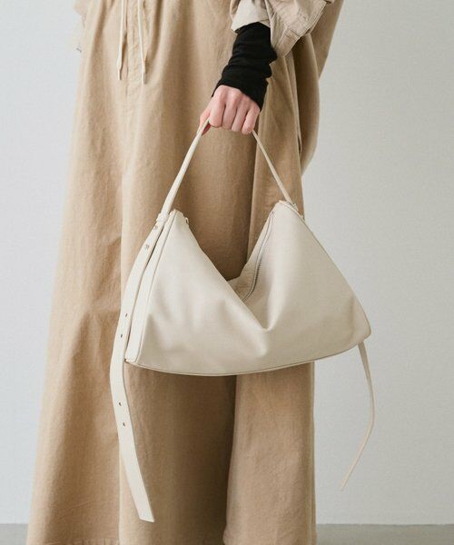 russet / ラシット ショルダーバッグ | トライアングルショルダーバッグ（アイボリー）