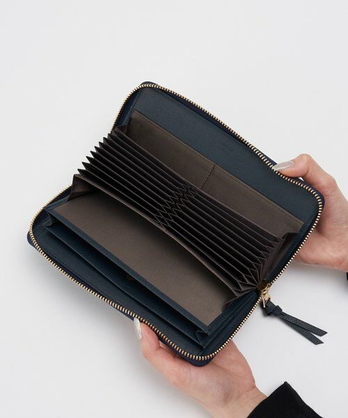 russet / ラシット 財布・コインケース・マネークリップ | エンボスモノグラム多機能ウォレット | 詳細5