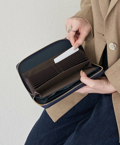 russet / ラシット 財布・コインケース・マネークリップ | エンボスモノグラム多機能ウォレット | 詳細8