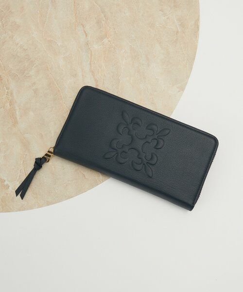 russet / ラシット 財布・コインケース・マネークリップ | エンボスモノグラム多機能ウォレット（ネイビー）