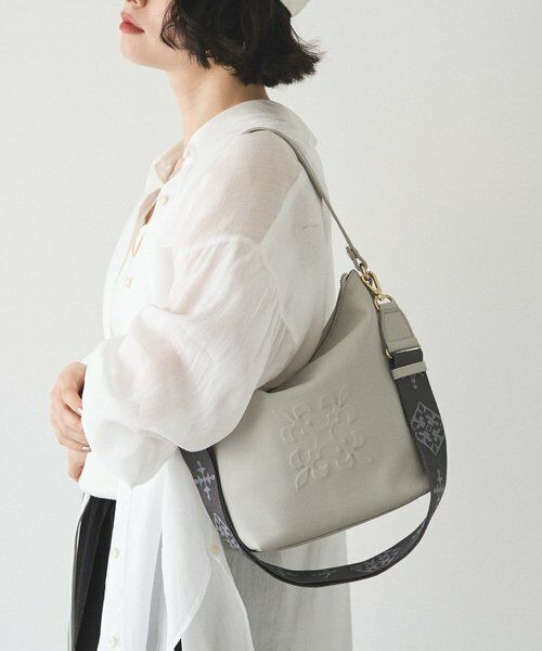 russet / ラシット ショルダーバッグ | 《WEB限定》スタンダードミニショルダーバッグ <エンボスモノグラム>（ライトグレー）