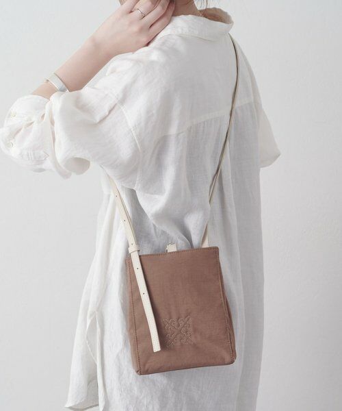 russet / ラシット ショルダーバッグ | ナイロンミニショルダーバッグ（ブラウン）