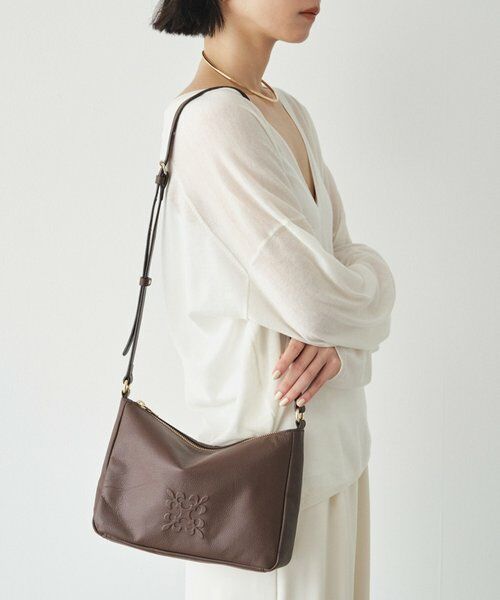 russet / ラシット ショルダーバッグ | 《本革/270g》エンボスモノグラムショルダーバッグ | 詳細29