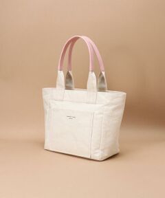 ◇Samantha Thavasa(サマンサタバサ)のDream bag for キャンバストートⅡ 大サイズ<br/>My Dream Bagのキャンバストートの第2弾が登場。<br/>収納力抜群でデイリーに使えるデザインはそのままに、さらにみんなのこんな機能やデザインがあったらいいなを叶えました。<br/>本体の素材には、軽量・強度・防水性に優れた高機能素材のX-PAC(エックスパック)と止水ファスナーを採用しているので、アウトドアにもおススメです。<br/>ステッチや持ち手には優しいカラーをワンポイントでデザインし、サマンサタバサらしさもきちんと表現しています。<br/>ちょっと使いに便利なメッシュ巾着もセットになっています。<br/><br/>※サンプル商品撮影の為お届けする商品と若干の色、仕様変更などがある場合がございます。