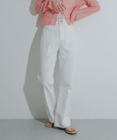 <b>毎年人気のセンタープレスデニム!</b><br><br><b>〇今季の一押しはWHITE<br>〇ヒップのもたつきが無い綺麗なシルエット<br>〇着やすい厚みの素材を使用</b><br><br><b>styling</b><br>デニムはカジュアルなアイテムですが、こちらの商品はシルエットが綺麗にでる様作っているのでシャツブラウスとの相性も抜群です。もちろんロンTやスウェット合わせでカジュアルにきる着こなしもおすすめです。<br><b>【シリーズアイテム】</b><br>AA44-23S003　デニムキャミトップ        <br><br>【2024 Spring/Summer】【24SS】<br><br>※この商品は製品洗いをしております。1枚1枚の出方(見え方・むら等)、サイズなどで違う場合があります。<br>※この商品(L.INDIGO,ONE WASH)は、素材の特性上、他の衣類に色移りすることがあります。白物、淡色の衣類とのご着用はお避けください。<br>※その他お取り扱いに関しましては、商品に付属のアテンションタグをご覧ください。<br><br>※商品画像は、光の当たり具合やパソコンなどの閲覧環境により、実際の色味と異なって見える場合がございます。予めご了承ください。<br>※商品の色味の目安は、商品単体の画像をご参照ください。<br><br><b>▼お気に入り登録のおすすめ▼</b><br>お気に入り登録商品は、マイページにて現在の価格情報や在庫状況の確認が可能です。<br>お買い物リストの管理に是非ご利用下さい。<br><br><h4 class="material">素材感</h4><br><b class="line-height-120p">透け感 : ややあり(OFF WHITEのみ)<br>伸縮性 : なし<br>裏地 : なし<br>光沢 : なし<br>ポケット : あり</b>