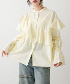 <b>華やかな綺麗めブラウス</font></b><br><br><b>〇アシメに入ったフリルがポイント<br>〇シャツ素材なので、程よく綺麗めな仕上がり<br>〇袖口はゴムなので、少したくしげて着用しても〇</b><br><br><b>styling</b><br>アイラインスカートで綺麗めなスタイリングもおすすめですが、デニムなどでカジュアルに着こなしても◎<br><br>【2025 Spring/Summer】【25SS】<br><br>※この商品(BLU×PNK)は、素材感を特に重視したデリケートな素材を使用しております。素材の特性上、強度な力が加わると、縫い目が開いたり、目寄り(織り糸が滑り目が開く)する性質をもっています。また、縫い目などに強い力が加わると、生地が裂ける場合があります。洗濯、ご着用の際は充分ご注意ください。<br><br>※商品画像は、光の当たり具合やパソコンなどの閲覧環境により、実際の色味と異なって見える場合がございます。予めご了承ください。<br>※商品の色味の目安は、商品単体の画像をご参照ください。<br><br><b>▼お気に入り登録のおすすめ▼</b><br>お気に入り登録商品は、マイページにて現在の価格情報や在庫状況の確認が可能です。<br>お買い物リストの管理に是非ご利用下さい。<br><br><h4 class="material">素材感</h4><br><b class="line-height-120p">透け感 : ややあり(OFF WHITE,YELLOW)<br>伸縮性 : なし<br>裏地 : なし<br>光沢 : なし<br>ポケット : なし</b>