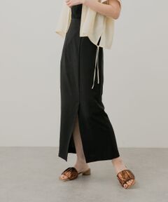 <!--ここから↓新色追加ステータスコメント--><strong style=" color: #79A815; font-weight:bold;">4月29日 新色(CHARCOAL)を追加しました</strong><br><br><!--ここから↑新色追加ステータスコメント--><br><b>夏にうれしい高機能な着回し力抜群スカート!</b><br><br><b>〇シャリ感のあるリネンライク素材<br>〇イージーケアでお手入れ簡単<br>〇美シルエットでスタイルアップできます</b><br><br><b>styling</b><br>トップスを選ばない優秀スカート。ゆるっとしているニットや、シャツなどのオーバーサイズのアイテムとのスタイリングがおすすめ。リブのニットやカットソーなどのコンパクトなアイテムと合わせて、インスタイルでも<br><br><b>【シリーズアイテム】</b><br>AAA5-27A108 『UR TECH』リネンライクジャケット<br>AAA5-24C103 『UR TECH』リネンライクワイドパンツ<br>AAA5-27C101 『UR TECH』リネンライクサイドベルトジレ<br>AAA5-24C104 『UR TECH』リネンライクテーパードパンツ<br><br><!--ここから↓素材紹介コメント--><b>【UR TECH DRYLUXE/ドライリュクス】</b><br>ハリのあるドライタッチさにポリエステル糸を用いて、上品な質感に仕上げました。<br>株式会社アーバンリサーチが独自開発して生まれた素材「UR TECH」シリーズ。<br>「イージーケア」「接触冷感」「UVカット」「吸水速乾」機能を併せ持った高機能な素材です。<!--ここから↑素材紹介コメント--><br><br>【2025 Spring/Summer】【25SS】 <br><br>※この商品は激しい運動や強い力がかかると、滑脱(縫い目が滑って開いたり、縫いしろが抜ける)したり目寄れ(織り糸が滑って片寄り、織り目が開く)することがあります。ご着用の際はご注意ください。<br><br>※商品画像は、光の当たり具合やパソコンなどの閲覧環境により、実際の色味と異なって見える場合がございます。予めご了承ください。<br>※商品の色味の目安は、商品単体の画像をご参照ください。  <br><br><b>▼お気に入り登録のおすすめ▼</b><br>  お気に入り登録商品は、マイページにて現在の価格情報や在庫状況の確認が可能です。 <br>  お買い物リストの管理に是非ご利用下さい。<br><br><h4 class="material">素材感</h4><br><b class="line-height-120p">透け感 : なし<br>伸縮性 : なし<br>裏地 : あり<br>光沢 : なし<br>ポケット : あり</b>