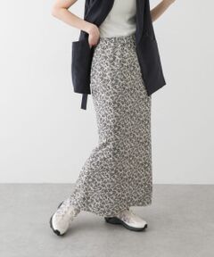 <b>スタイリングが華やかになるスカート</font></b><br><br><b>〇華奢な花柄で着やすい柄<br>〇スタイルアップするすっきりとしたシルエットウエストにはゴムも入っているのでストレスフリーな履き心地</b><br><br><b>styling</b><br>すっきりしたシルエットのスカートなので、トップスにはゆるとしたニットカーディガンを合わせたりするのがおすすめです。<br><br>【2025 Spring/Summer】【25SS】<br><br>※高温のアイロンを掛けたり、高温多湿の状況下で長期保管されると重ねていた別の衣料に移染する事があります。通気性のよいところで保管してください。<br><br>※商品画像は、光の当たり具合やパソコンなどの閲覧環境により、実際の色味と異なって見える場合がございます。予めご了承ください。<br>※商品の色味の目安は、商品単体の画像をご参照ください。<br><br><b>▼お気に入り登録のおすすめ▼</b><br>お気に入り登録商品は、マイページにて現在の価格情報や在庫状況の確認が可能です。<br>お買い物リストの管理に是非ご利用下さい。<br><br><h4 class="material">素材感</h4><br><b class="line-height-120p">透け感 : なし<br>伸縮性 : なし<br>裏地 : あり<br>光沢 : なし<br>ポケット : なし</b>