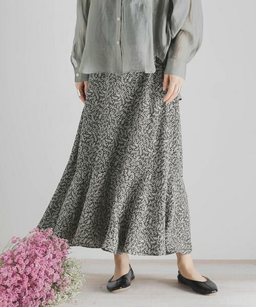 SENSE OF PLACE by URBAN RESEARCH / センスオブプレイス バイ アーバンリサーチ スカート | リーフプリントティアードスカート(ブラック系その他)