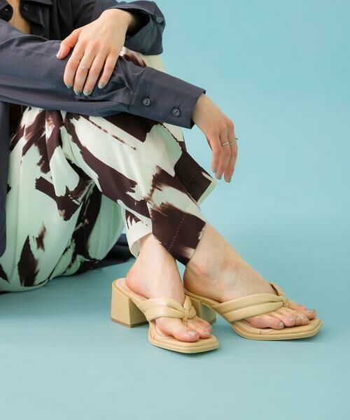 SENSE OF PLACE by URBAN RESEARCH/センスオブプレイス バイ アーバンリサーチ パテッドトングヒールサンダル ベージュ L