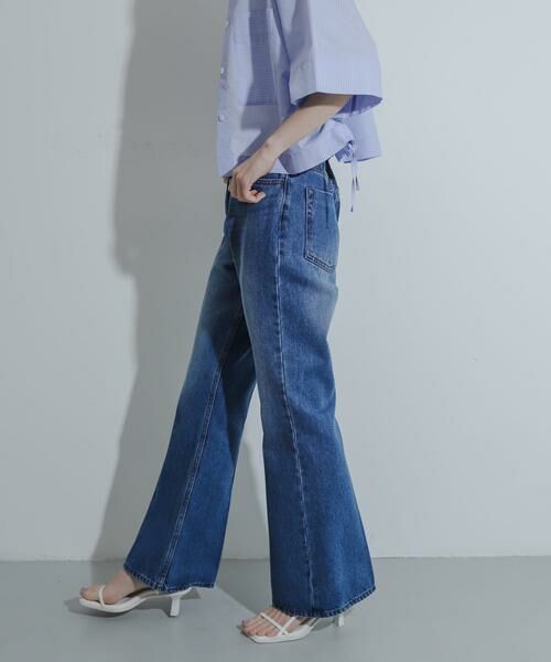 SENSE OF PLACE by URBAN RESEARCH / センスオブプレイス バイ アーバンリサーチ デニムパンツ | センタープレスフレアデニム(ライトインディゴブル)