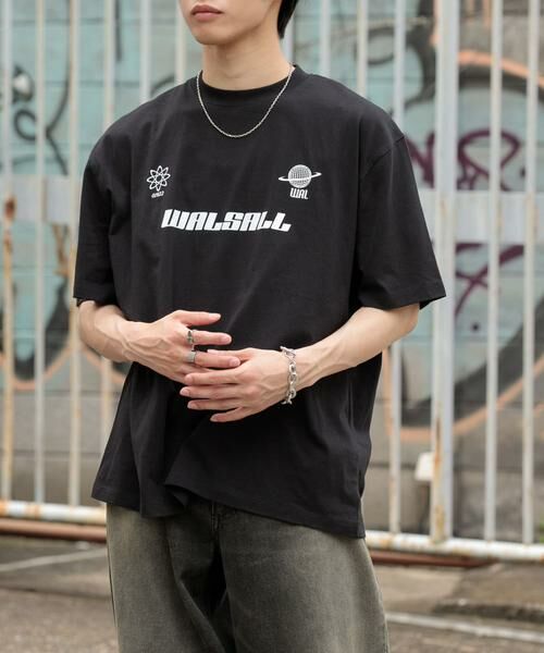 SENSE OF PLACE by URBAN RESEARCH / センスオブプレイス バイ アーバンリサーチ Tシャツ | サッカーゲームグラフィックTシャツ(5分袖)(ブラック)