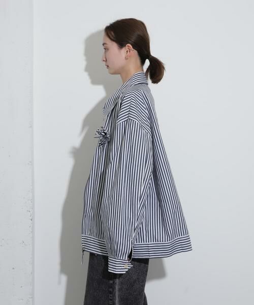 SENSE OF PLACE by URBAN RESEARCH / センスオブプレイス バイ アーバンリサーチ ブルゾン | hxcyyd × SOP　ストライプフラワーコサージュシャツブルゾン(UNISEX) | 詳細19