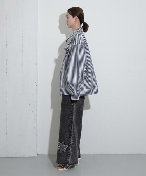 SENSE OF PLACE by URBAN RESEARCH / センスオブプレイス バイ アーバンリサーチ ブルゾン | hxcyyd × SOP　ストライプフラワーコサージュシャツブルゾン(UNISEX) | 詳細21