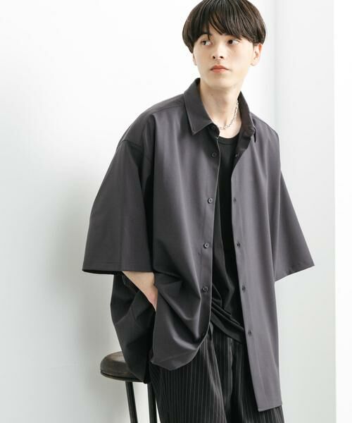 SENSE OF PLACE by URBAN RESEARCH / センスオブプレイス バイ アーバンリサーチ シャツ・ブラウス | 『ユニセックス』『イージーケア』エクストラルーズショートスリーブシャツ(チャコールグレー)