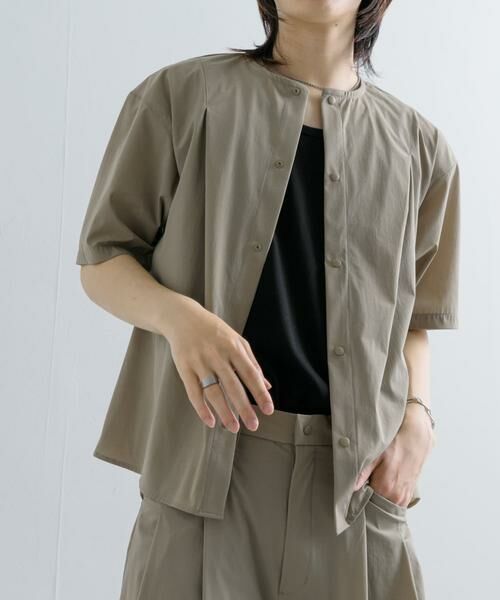 SENSE OF PLACE by URBAN RESEARCH / センスオブプレイス バイ アーバンリサーチ シャツ・ブラウス | Uiscel 4WAYストレッチタックノーカラーシャツ5分袖(ベージュ)