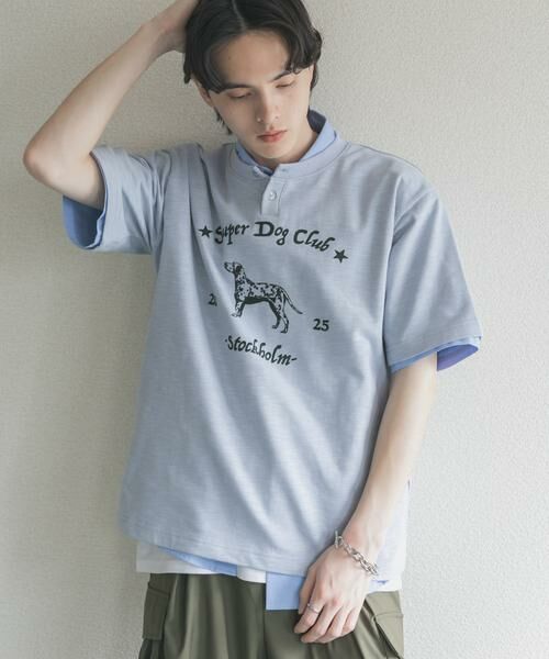 SENSE OF PLACE by URBAN RESEARCH / センスオブプレイス バイ アーバンリサーチ Tシャツ | ヴィンテージグラフィックヘンリーネックTシャツ（ライトブルー）