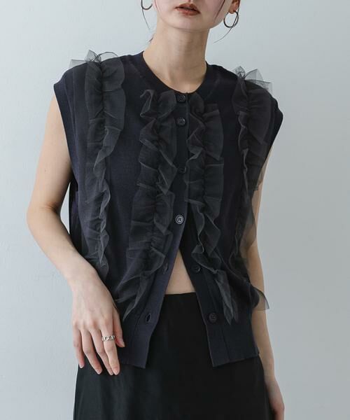 SENSE OF PLACE by URBAN RESEARCH / センスオブプレイス バイ アーバンリサーチ ベスト | 『洗濯可』チュールフリルニットベスト（チャコールグレー）