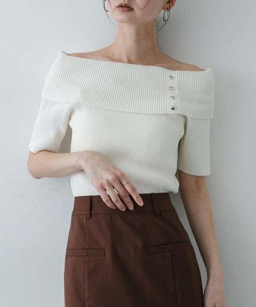 SENSE OF PLACE by URBAN RESEARCH / センスオブプレイス バイ アーバンリサーチ ニット・セーター | 『洗濯可』メタルボタンオフショルリブセーター（オフホワイト）