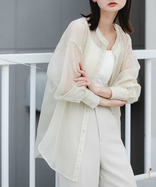 SENSE OF PLACE by URBAN RESEARCH / センスオブプレイス バイ アーバンリサーチ シャツ・ブラウス | バンドカラーシャンブレーシアーシャツ（アイボリー）