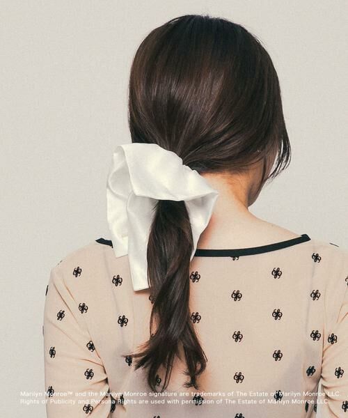 SENSE OF PLACE by URBAN RESEARCH / センスオブプレイス バイ アーバンリサーチ ヘアゴム・シュシュ | 『別注』MARILYNMONROE×SENSE OF PLACE　プレートサテンシュシュ | 詳細1