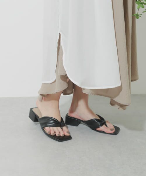 ＊＊SENSE OF PLACE by URBAN RESEARCH / センスオブプレイス バイ アーバンリサーチ サンダル | ブロックヒールハナオサンダル（BLACK）