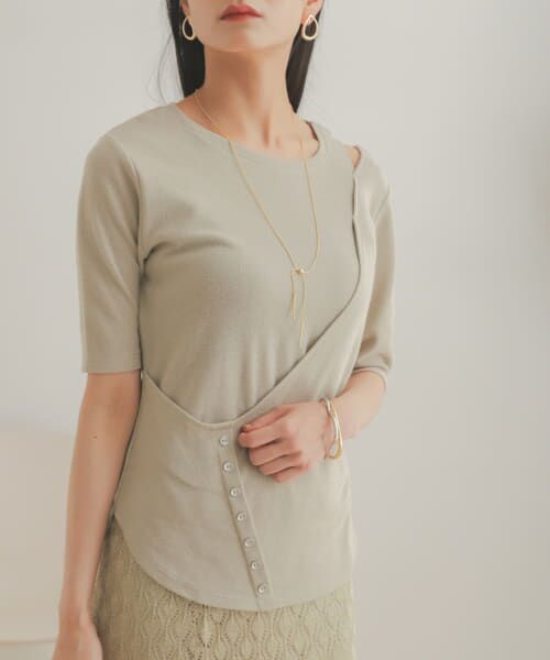 ＊＊SENSE OF PLACE by URBAN RESEARCH / センスオブプレイス バイ アーバンリサーチ Tシャツ | レイヤードボタンディテールトップ（GREIGE）