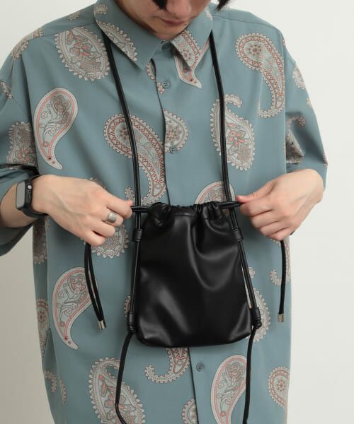 ＊＊SENSE OF PLACE by URBAN RESEARCH / センスオブプレイス バイ アーバンリサーチ ショルダーバッグ | フェイクレザーコードキンチャクショルダー（BLACK）