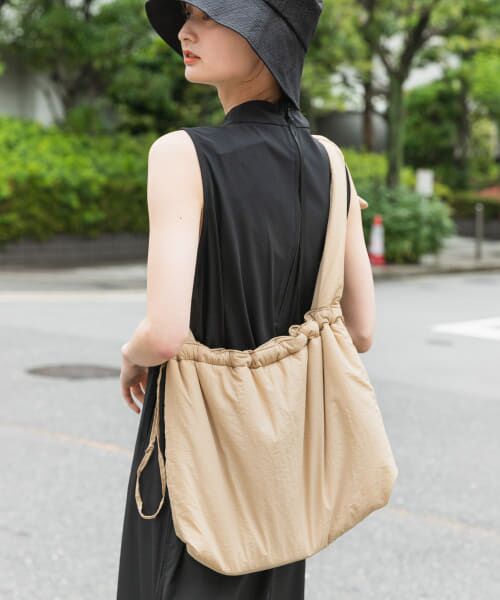 ＊＊SENSE OF PLACE by URBAN RESEARCH / センスオブプレイス バイ アーバンリサーチ ショルダーバッグ | 『ユニセックス』パフショルダーバッグ（BEIGE）