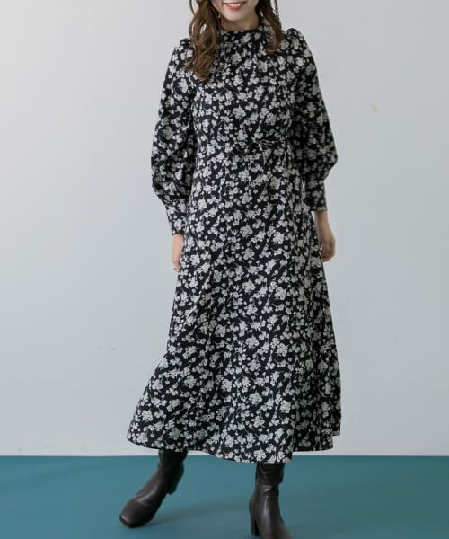 ＊＊SENSE OF PLACE by URBAN RESEARCH / センスオブプレイス バイ アーバンリサーチ ワンピース | バックデザインフラワーワンピース（BLK×O.WHT）