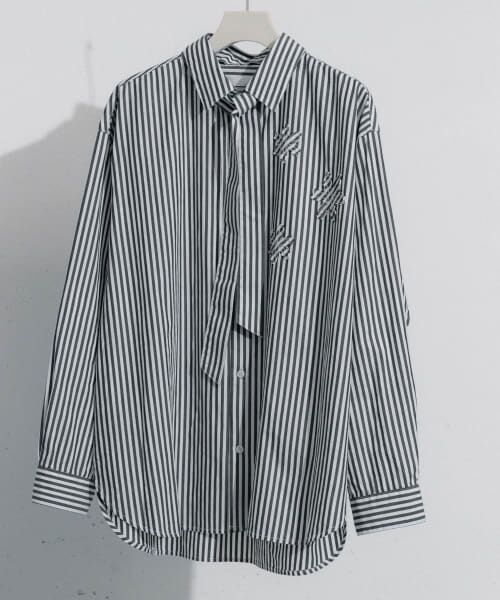 ＊＊SENSE OF PLACE by URBAN RESEARCH / センスオブプレイス バイ アーバンリサーチ シャツ・ブラウス | hxcyyd × SOP　ストライプフラワーパッチマルチシャツ(UNISEX)（WHT×BLK）