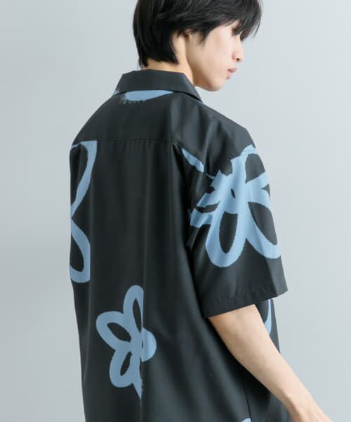 ＊＊SENSE OF PLACE by URBAN RESEARCH / センスオブプレイス バイ アーバンリサーチ シャツ・ブラウス | 『ユニセックス』ポップアートオープンカラーシャツ（CHARCOAL）