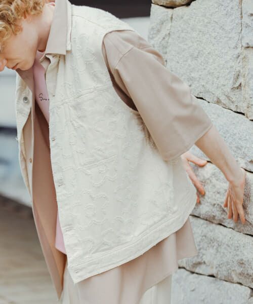 ＊＊SENSE OF PLACE by URBAN RESEARCH / センスオブプレイス バイ アーバンリサーチ ベスト | 『セットアップ対応』 フラワーデニムベスト（IVORY）