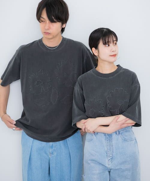 セール】 『ユニセックス』フェードポップアートフラワーTシャツ
