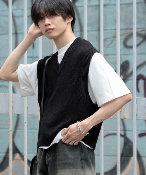 ＊＊SENSE OF PLACE by URBAN RESEARCH / センスオブプレイス バイ アーバンリサーチ ベスト | アゼアミクロップドニットベスト（BLACK）