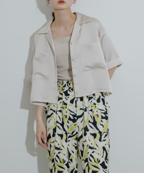 ＊＊SENSE OF PLACE by URBAN RESEARCH / センスオブプレイス バイ アーバンリサーチ シャツ・ブラウス | サテンオープンカラークロップドシャツ（GREIGE）