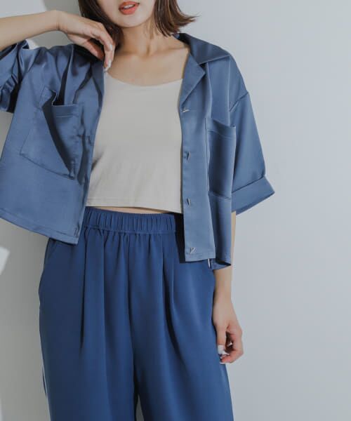 ＊＊SENSE OF PLACE by URBAN RESEARCH / センスオブプレイス バイ アーバンリサーチ シャツ・ブラウス | サテンオープンカラークロップドシャツ（NAVY）