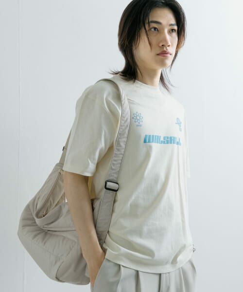 ＊＊SENSE OF PLACE by URBAN RESEARCH / センスオブプレイス バイ アーバンリサーチ Tシャツ | サッカーゲームグラフィックTシャツ(5分袖)（IVORY）