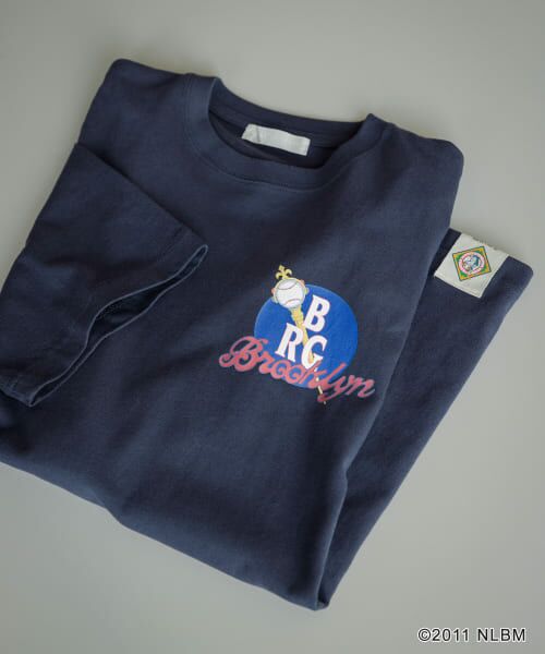 ＊＊SENSE OF PLACE by URBAN RESEARCH / センスオブプレイス バイ アーバンリサーチ Tシャツ | Negro Leagues　プリントTシャツ B（NAVY）