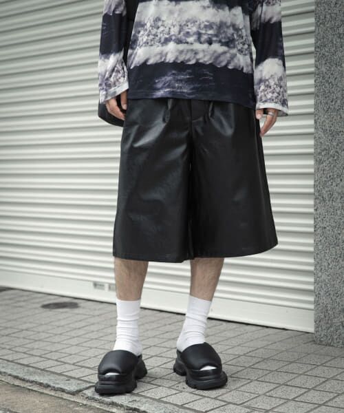 セール】 フェイクレザーワイドショートパンツ （ショート