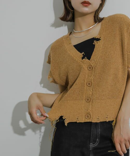 ＊＊SENSE OF PLACE by URBAN RESEARCH / センスオブプレイス バイ アーバンリサーチ ベスト | ダメージニットベスト（CAMEL）