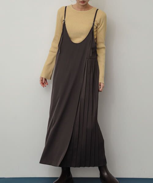 ＊＊SENSE OF PLACE by URBAN RESEARCH / センスオブプレイス バイ アーバンリサーチ ワンピース | プリーツキャミワンピース（CHARCOAL）